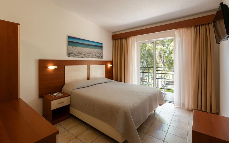 HOTEL CANVAS BY MITSIS MESSONGHI